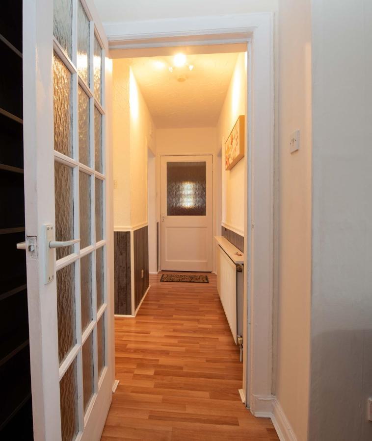 Premier - Chapel Apartment With Driveway! Cleland Kültér fotó